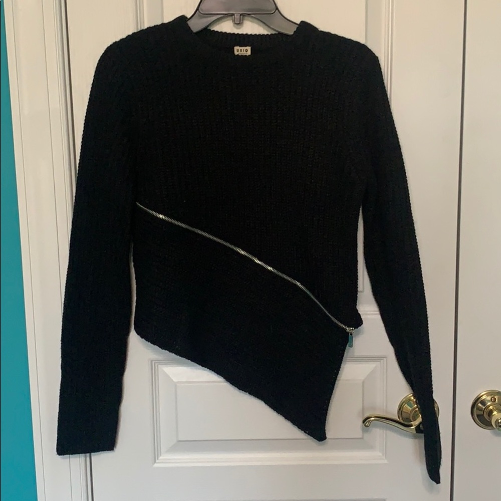 Asymmetrical black zip sweater